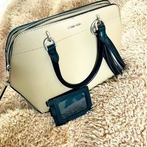 Beautiful Calvin Klein bag. With minor stain. Good condition.